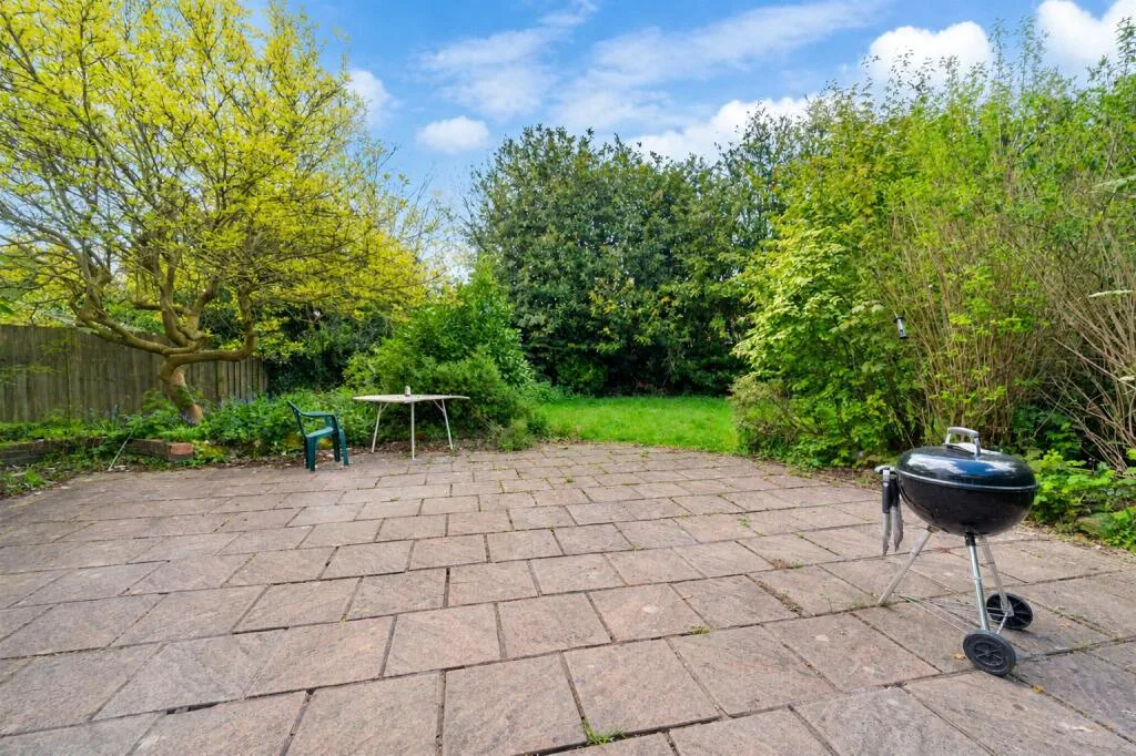 8 bedroom semi-detached house for rent