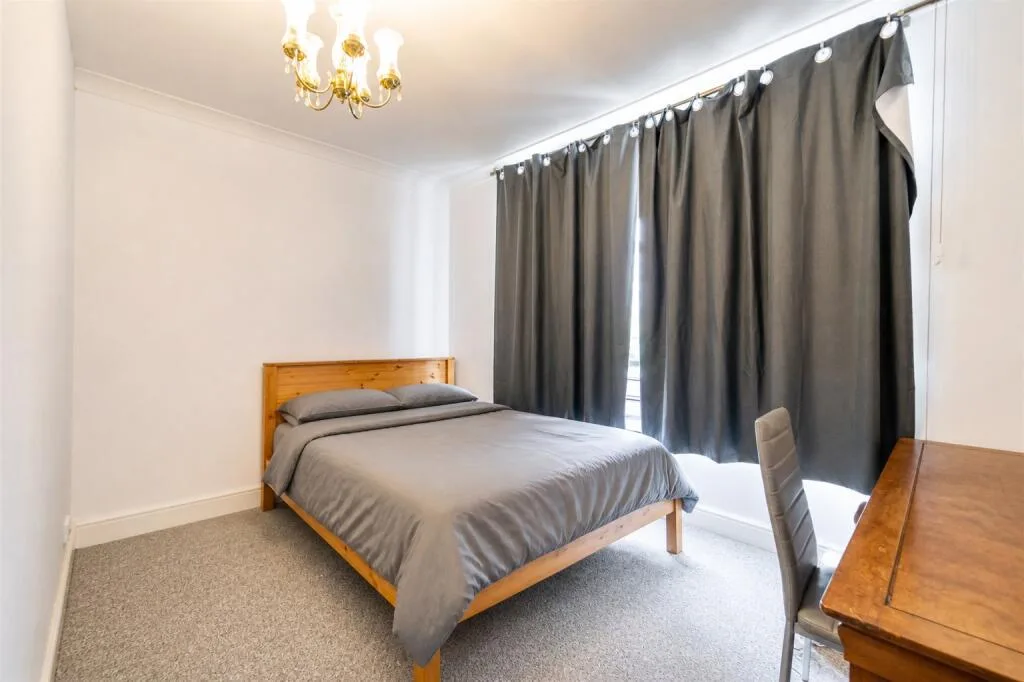 8 bedroom semi-detached house for rent