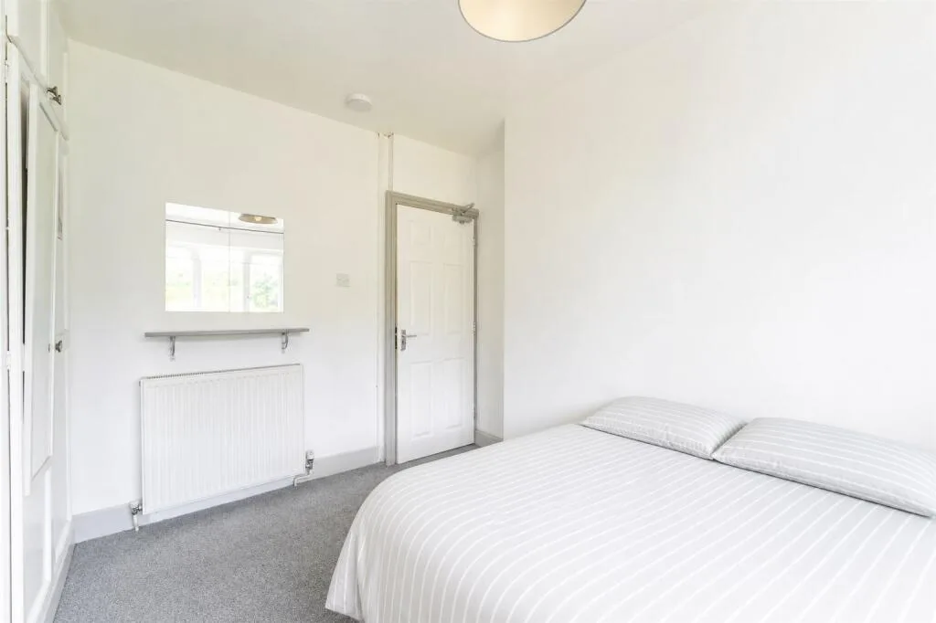 8 bedroom semi-detached house for rent