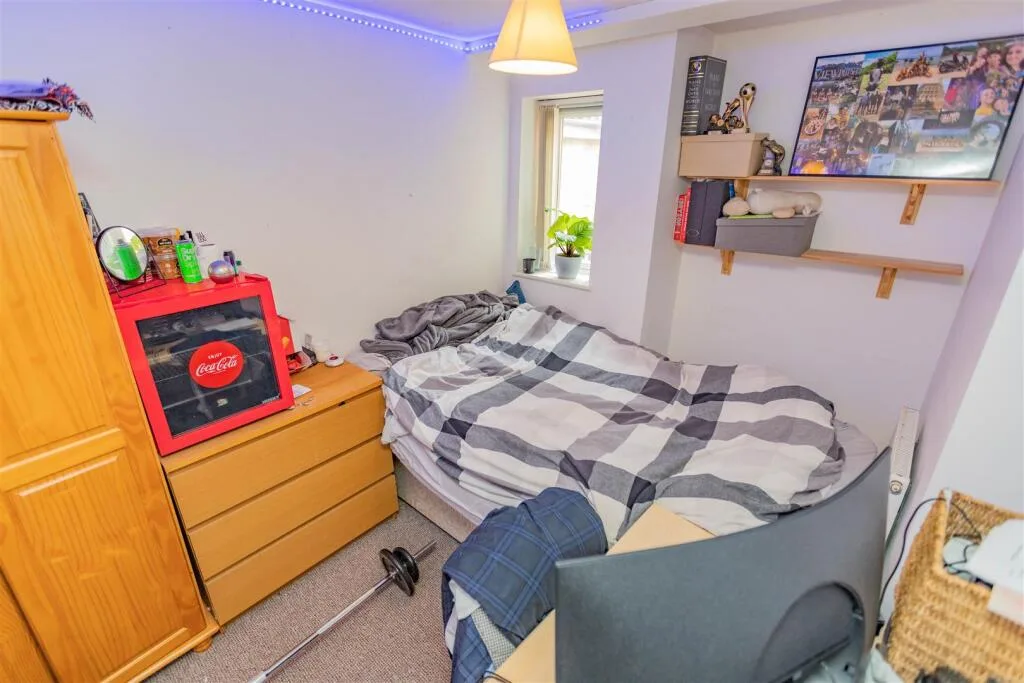 6 bedroom house for rent