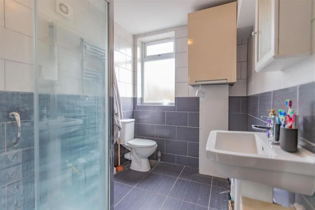 6 bedroom house for rent
