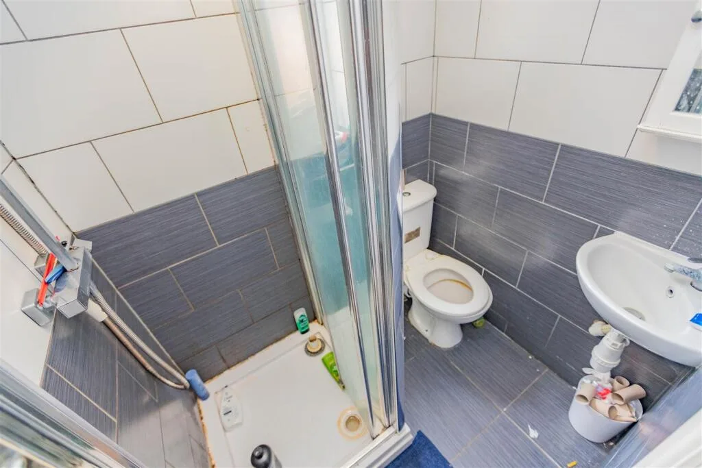 6 bedroom house for rent
