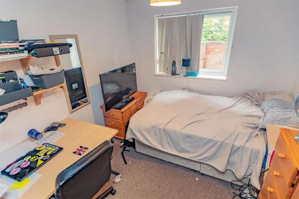 6 bedroom house for rent