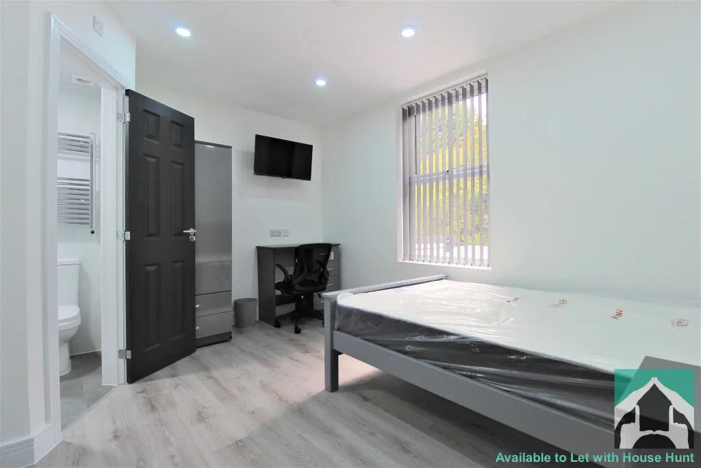 6 bedroom house for rent