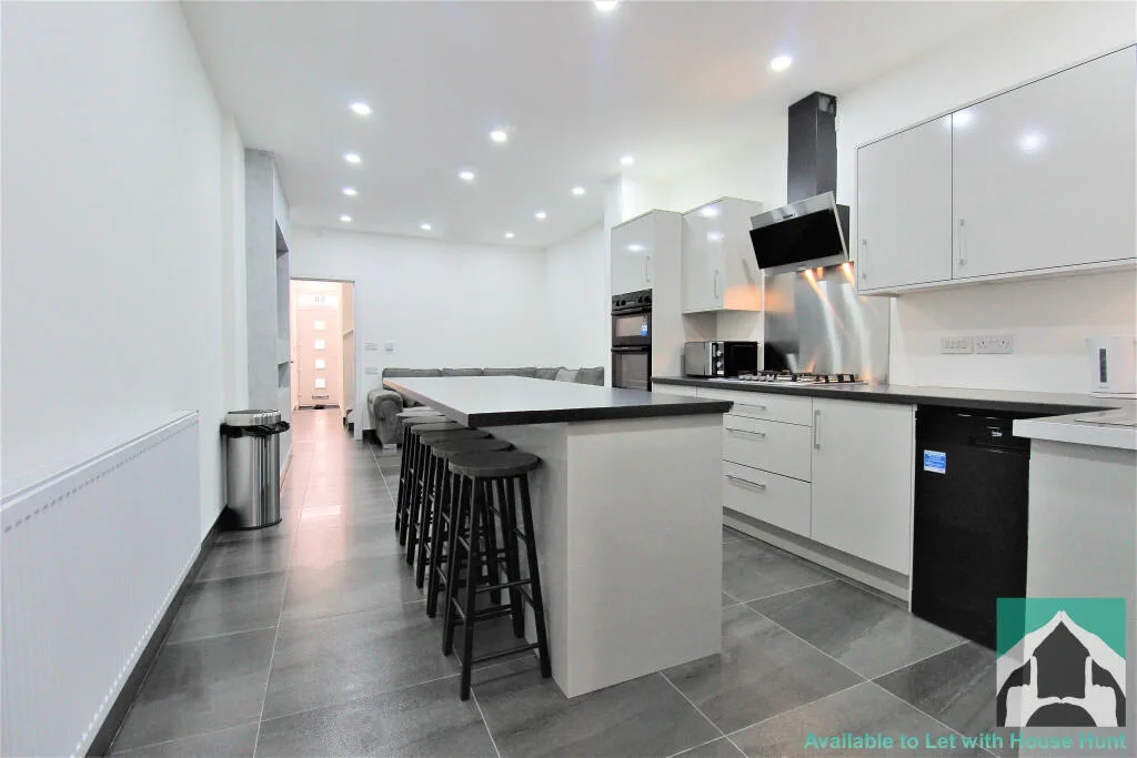 6 bedroom house for rent