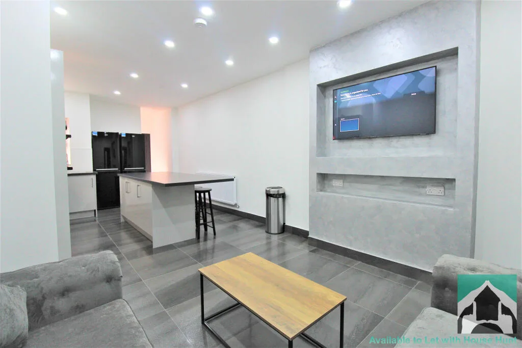 6 bedroom house for rent