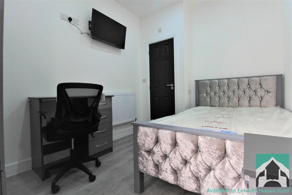 6 bedroom house for rent