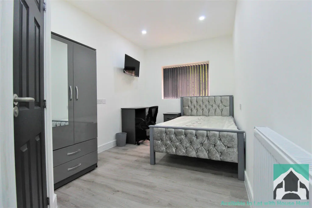 6 bedroom house for rent