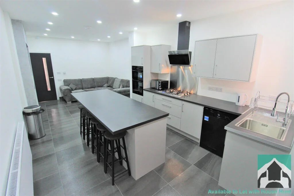 6 bedroom house for rent