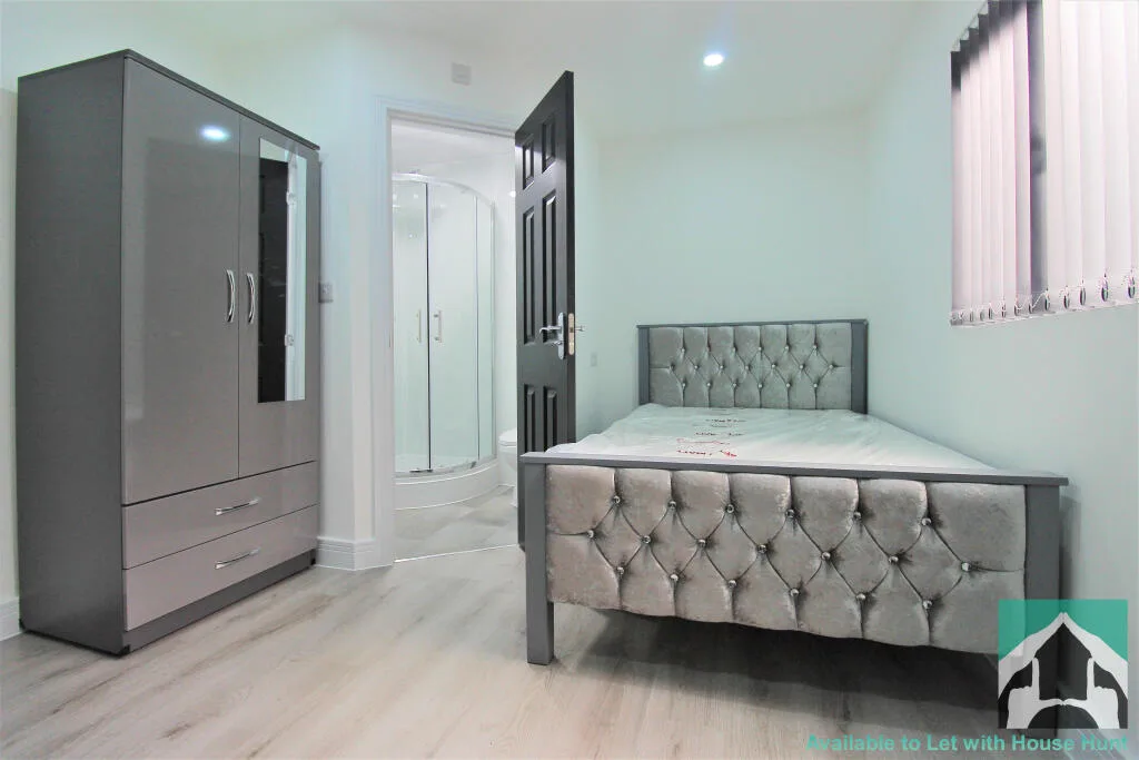 6 bedroom house for rent