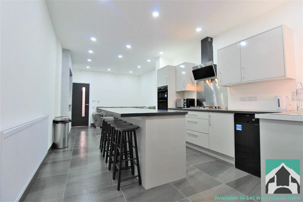 6 bedroom house for rent