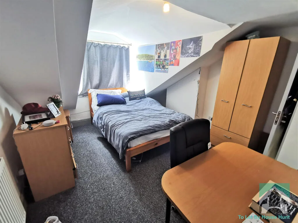 6 bedroom terraced house for rent