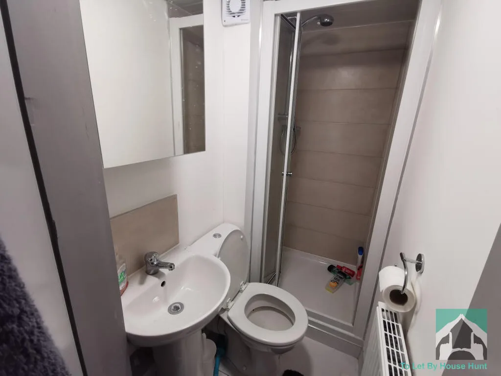 6 bedroom terraced house for rent
