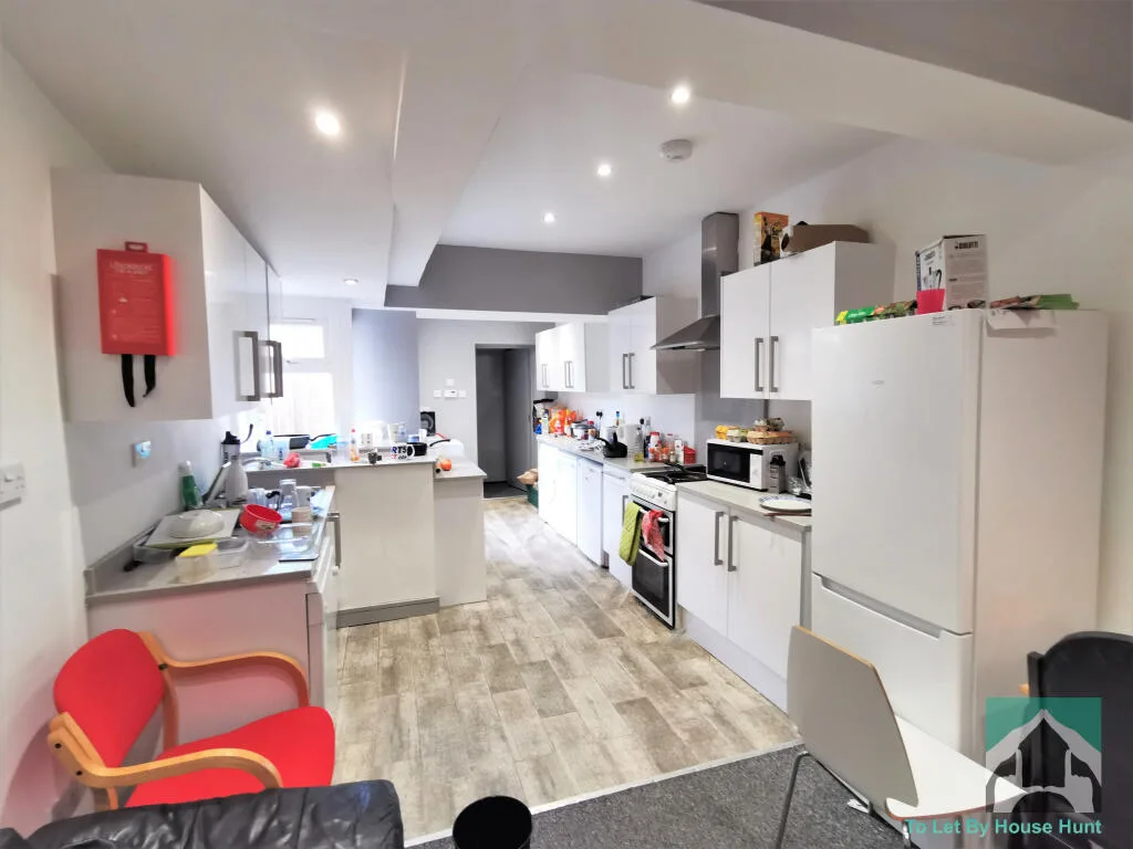 6 bedroom terraced house for rent