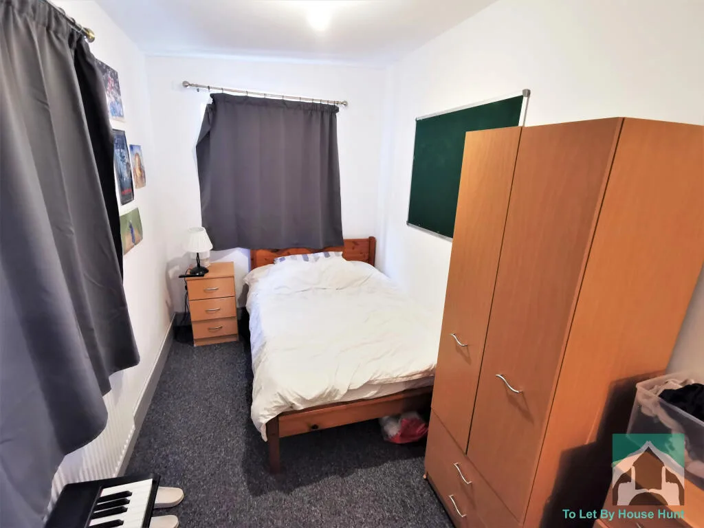 6 bedroom terraced house for rent