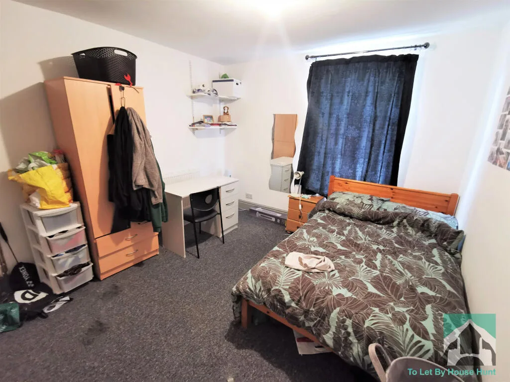 6 bedroom terraced house for rent