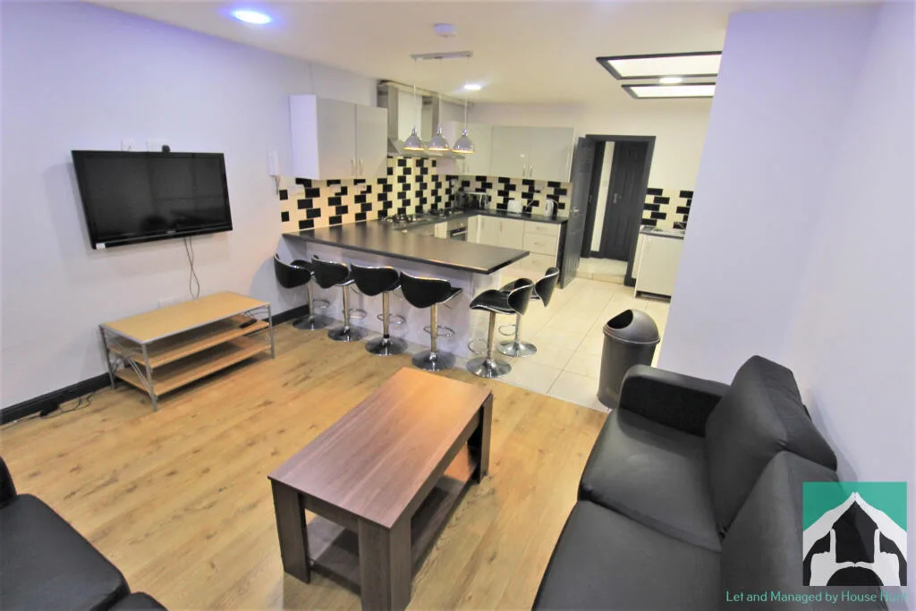 6 bedroom terraced house for rent