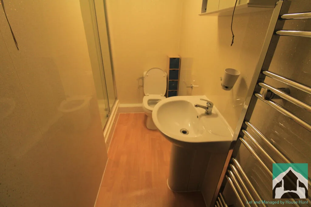 6 bedroom terraced house for rent
