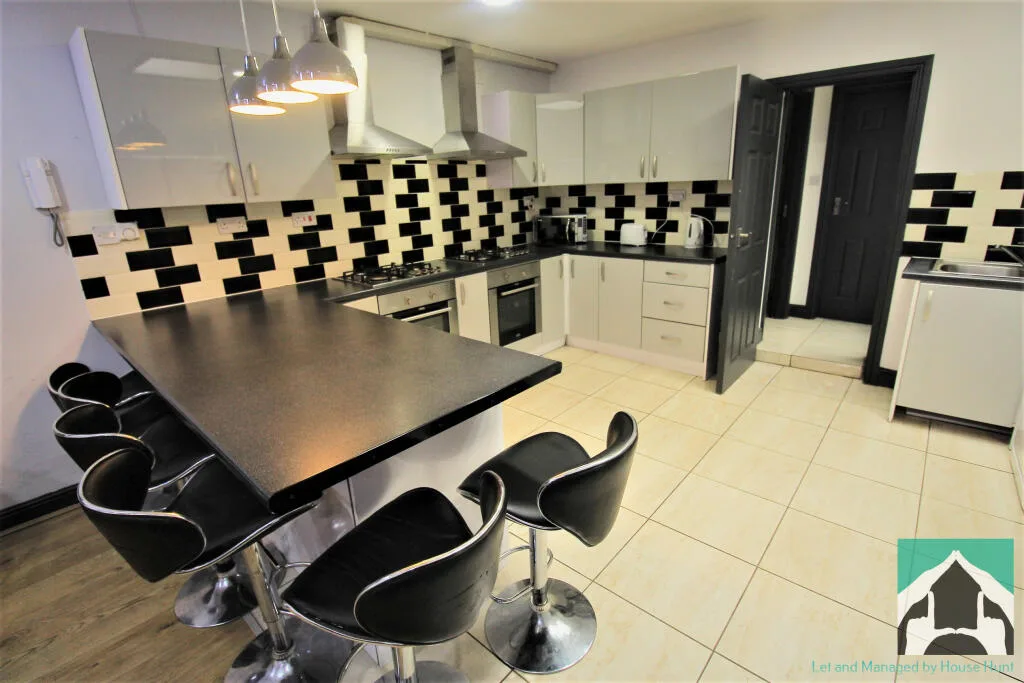 6 bedroom terraced house for rent