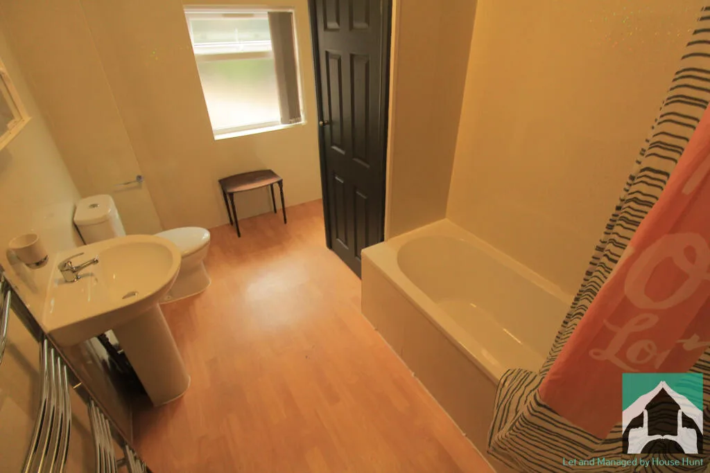 6 bedroom terraced house for rent