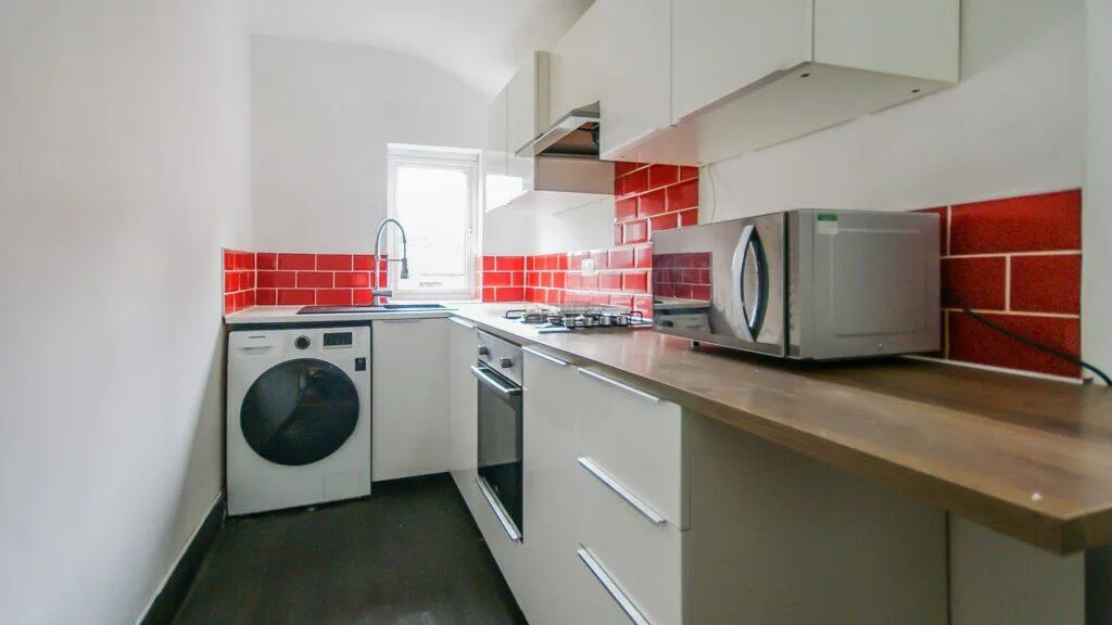 5 bedroom flat for rent
