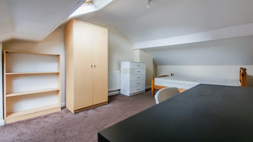 5 bedroom flat for rent