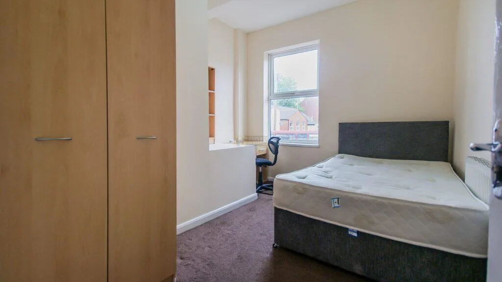 5 bedroom flat for rent