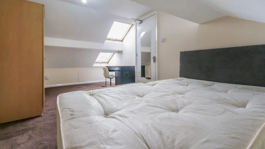 5 bedroom flat for rent