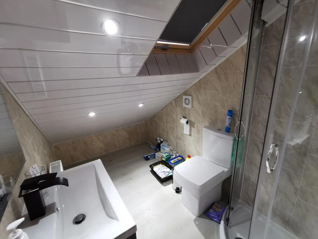 6 bedroom semi-detached house for rent