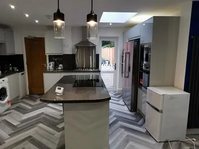 6 bedroom semi-detached house for rent