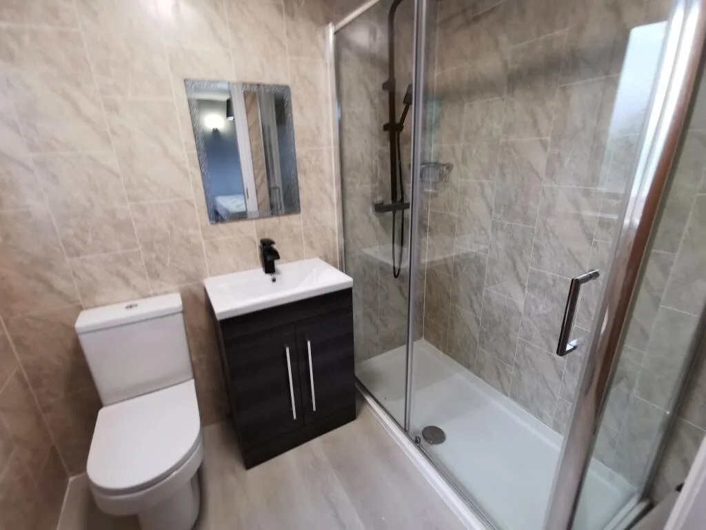 6 bedroom semi-detached house for rent