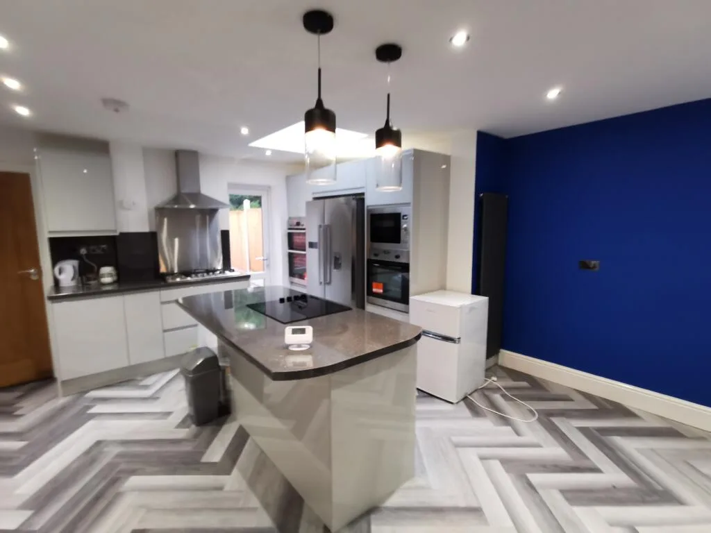 6 bedroom semi-detached house for rent