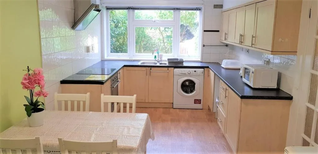 4 bedroom semi-detached house for rent