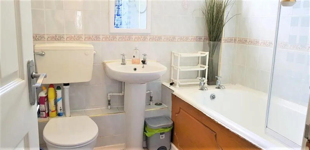 4 bedroom semi-detached house for rent