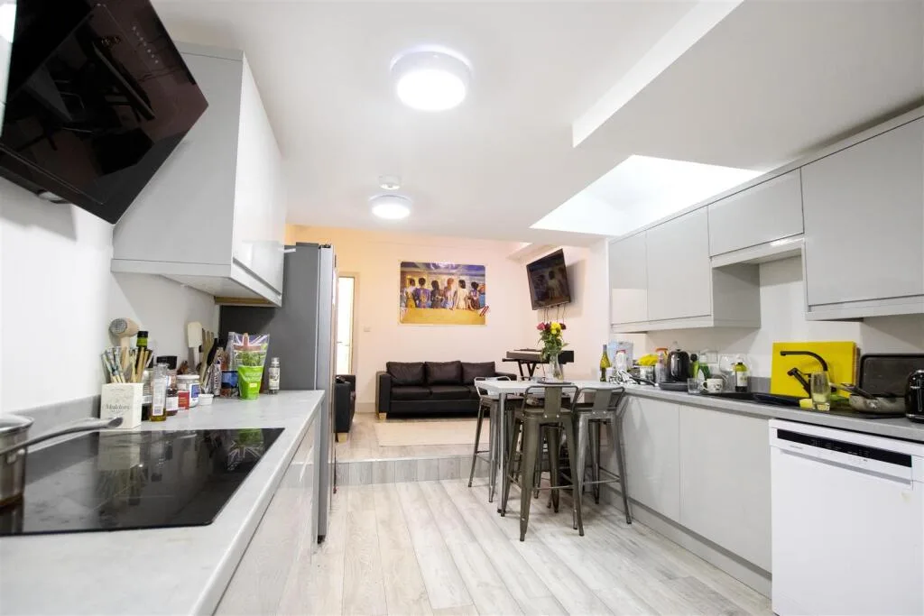 5 bedroom house for rent