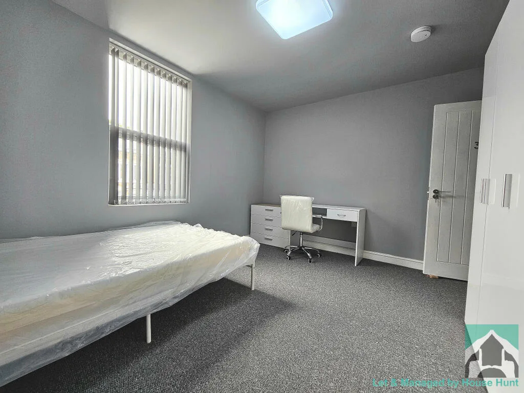 6 bedroom terraced house for rent