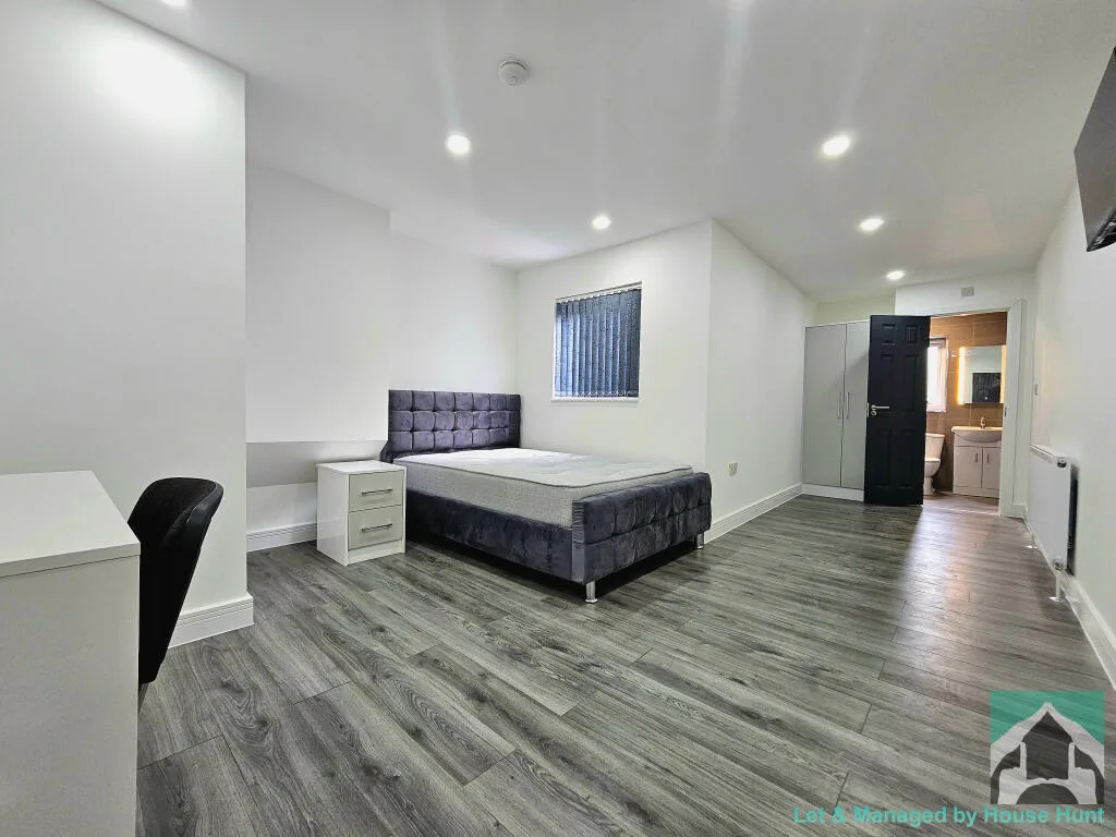 7 bedroom terraced house for rent