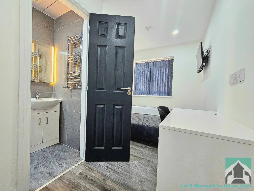 7 bedroom terraced house for rent