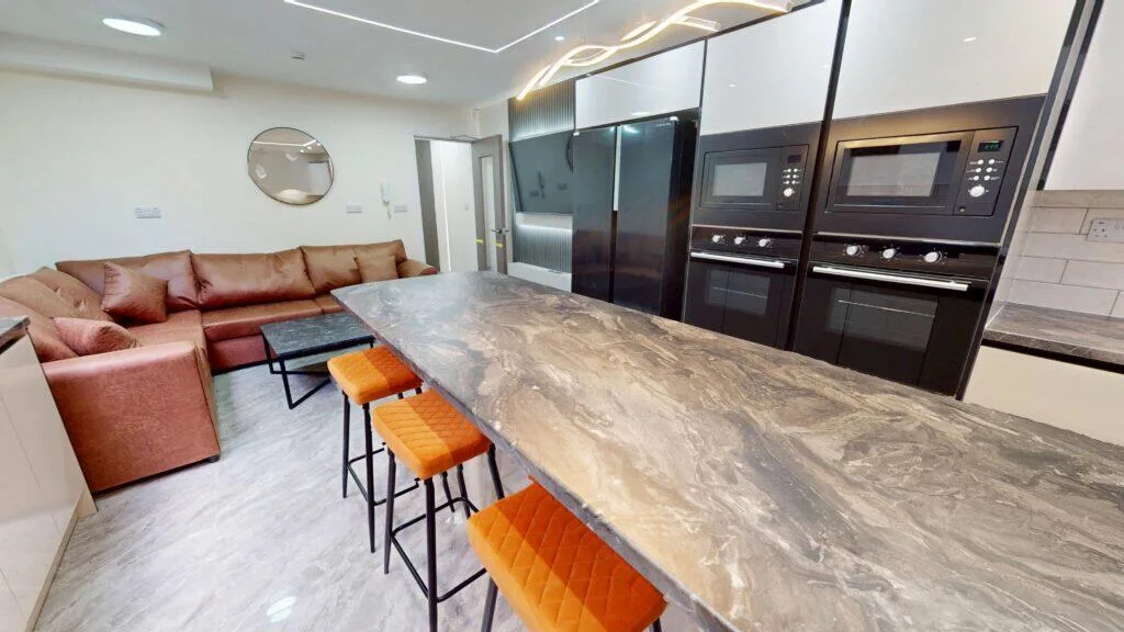 6 bedroom house for rent