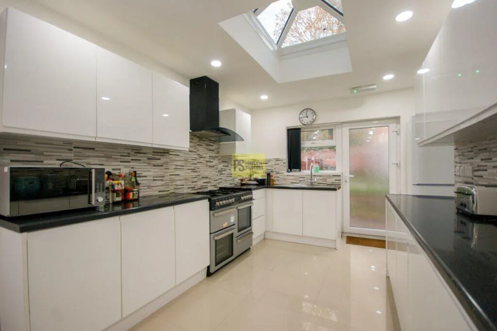 7 bedroom semi-detached house for rent