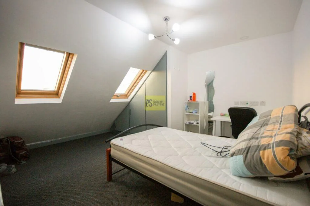 7 bedroom semi-detached house for rent