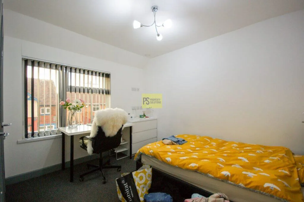 7 bedroom semi-detached house for rent