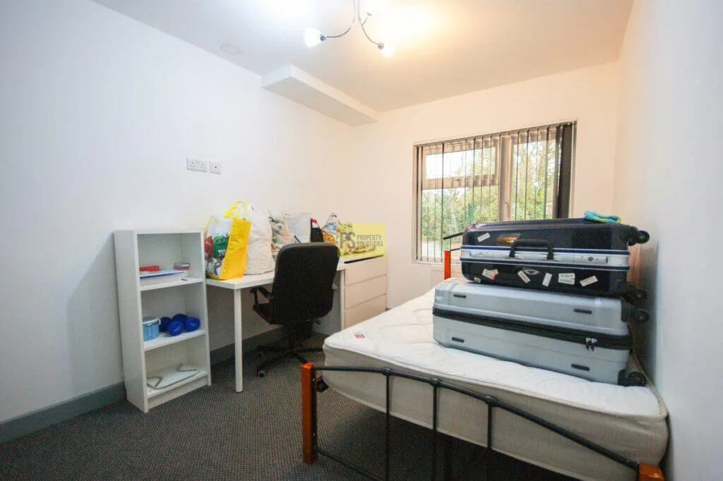 7 bedroom semi-detached house for rent