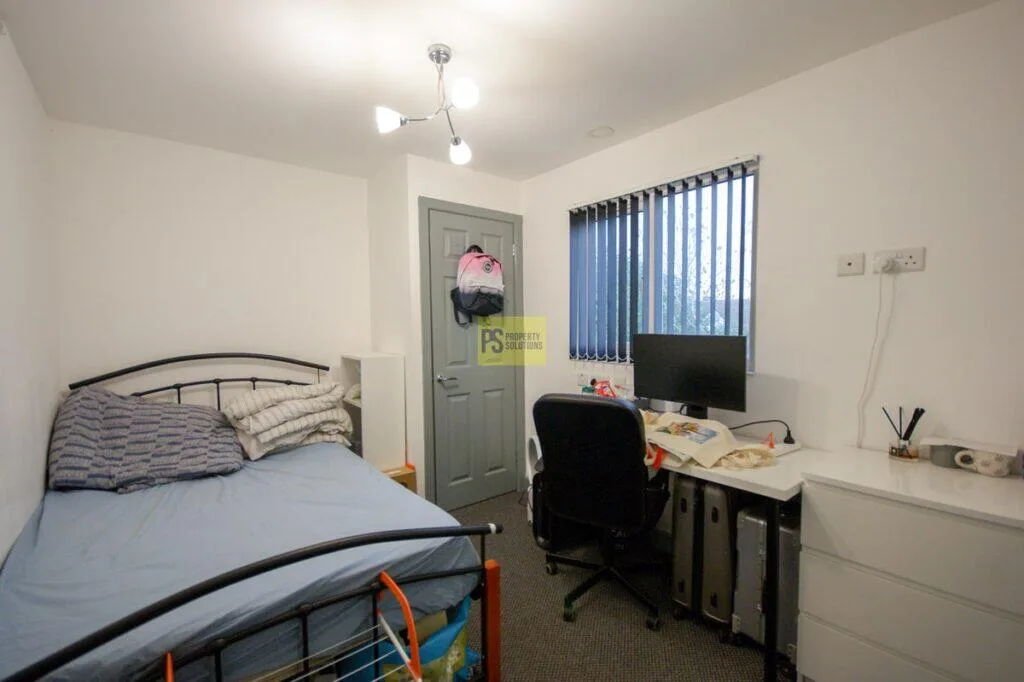 7 bedroom semi-detached house for rent