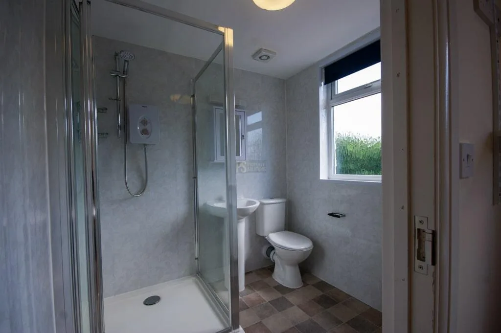 5 bedroom semi-detached house for rent