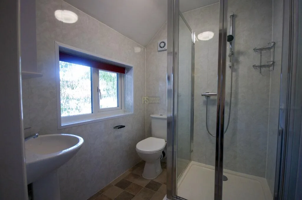 5 bedroom semi-detached house for rent