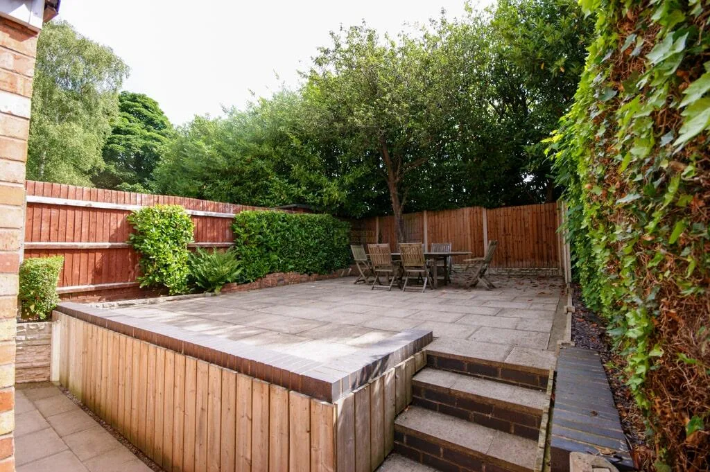 5 bedroom semi-detached house for rent