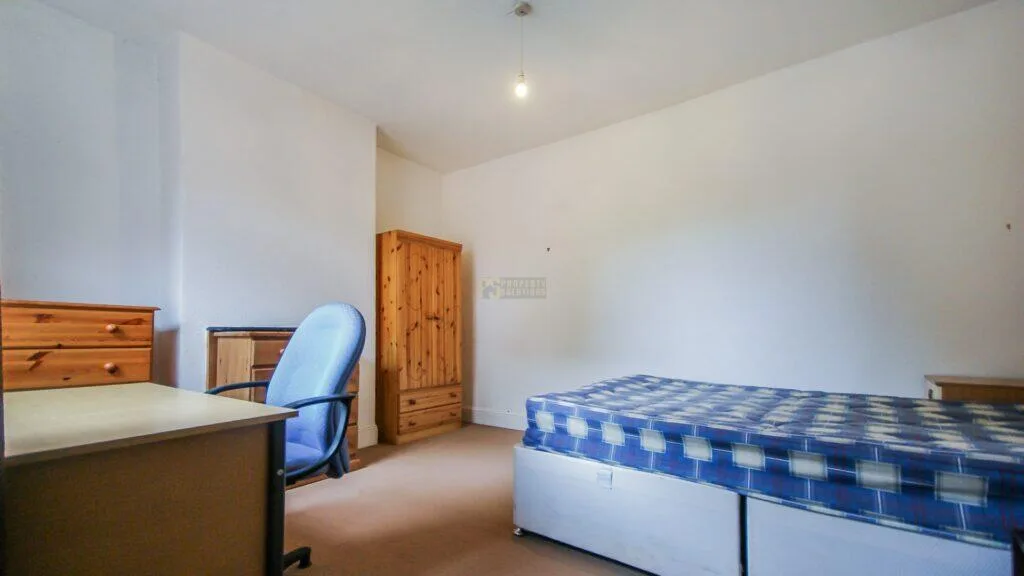 5 bedroom terraced house for rent