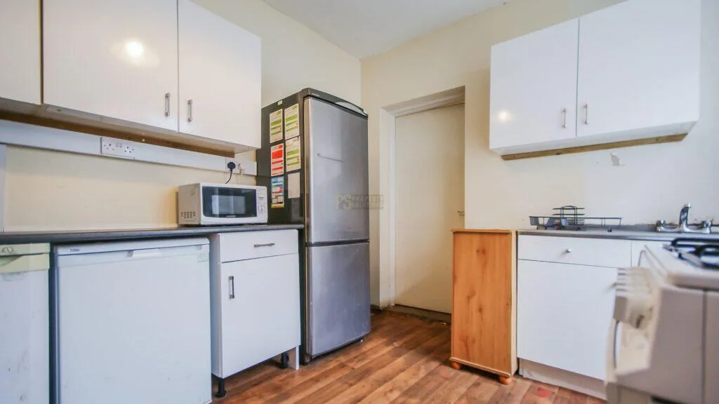 5 bedroom terraced house for rent