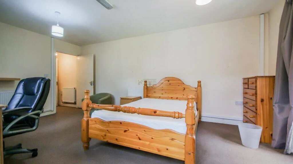 5 bedroom terraced house for rent